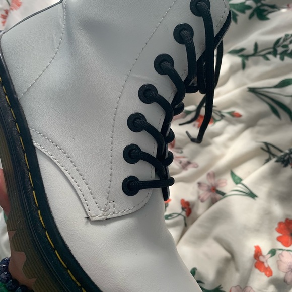 good condition white doc martens! - Picture 5 of 11